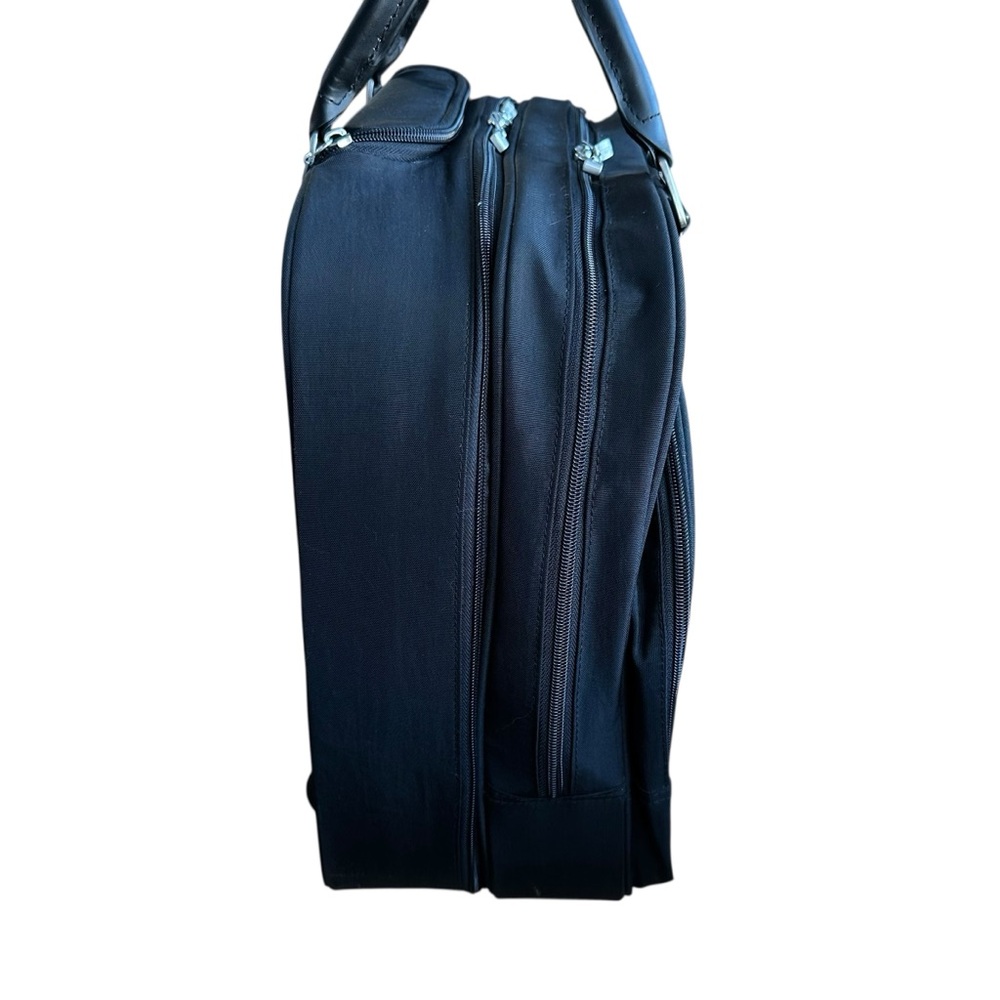 NWOT Baggallini Roller Bag Luggage Carry On Black - Picture 4 of 11